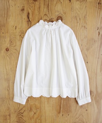 スカラップハイネックブラウス