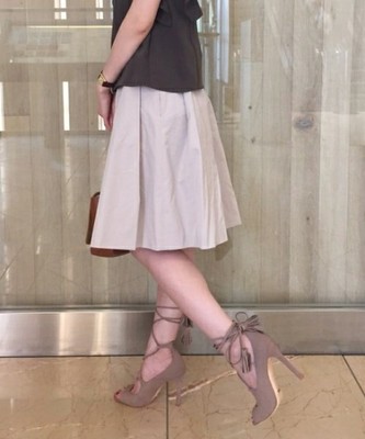 サイドタック フレアスカート。