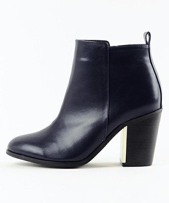 プレーンショートブーツ