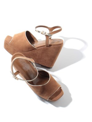 スエードウェッジサンダル