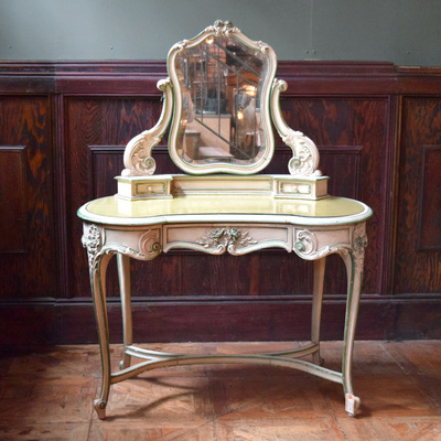 VICTORIAN FRENCH DRESSING TABLE