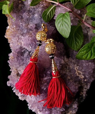 Tassel pierce