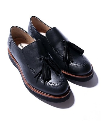 タッセルローファー