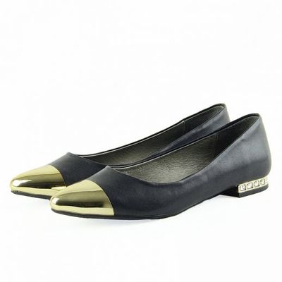 トゥキャップフラットパンプス