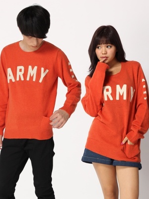 ロゴ刺繍ニット