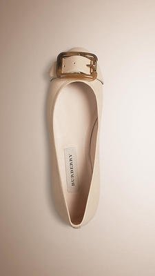 バックルディテール・レザー・バレリーナ