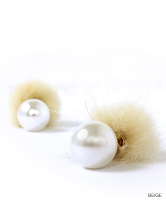 ミンクファーピアス