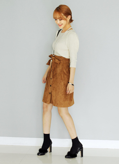 ベルトストラップ付きフロントボタンハイウエストスカート