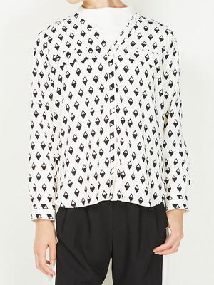 ジオメプリントVネックブラウス