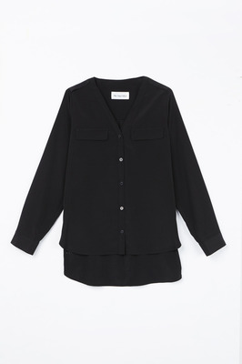 Vネックブラウス