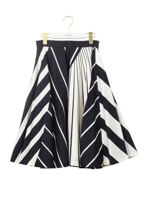 【emmi atelier】ランダムストライプスカート
