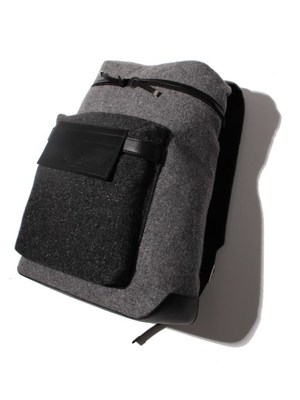 【emmi atelier】レザープレートリュック