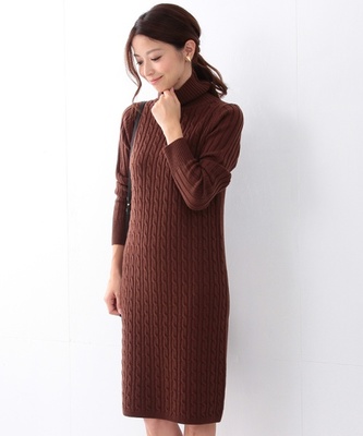 ケーブルタートルニットワンピース