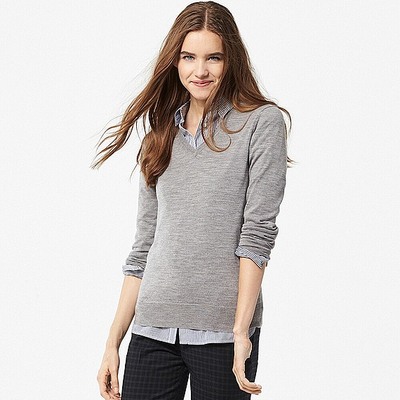 ＷＯＭＥＮ　エクストラファインメリノＶネックセーター（長袖）