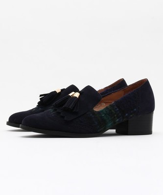 タッセルシューズ