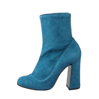 ショート丈のストレッチブーツ