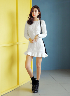 フリルヘムニットワンピース