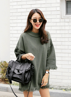 フリンジポイントルーズフィットニットワンピース