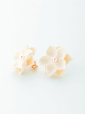 3Dフラワーピアス