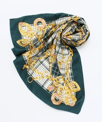 ジュエルチェーン×チェックスカーフ