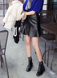 フェイクレザーフリルミニスカート