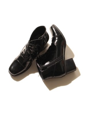 レースアップブーツ