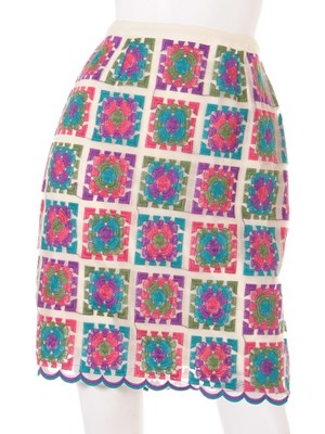 刺繍タイトスカート