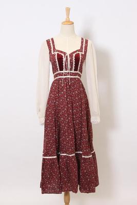 Red×Ivory ロマンティック小花柄レース総称GUNNE SAXドレス