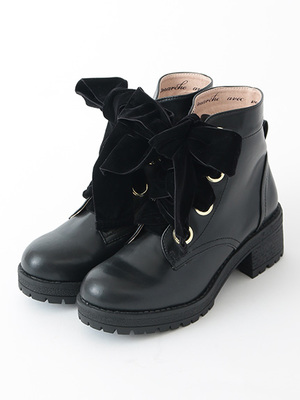 Ribbon Boots