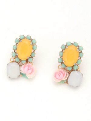 vintage cabochonのフラワービジューピアス