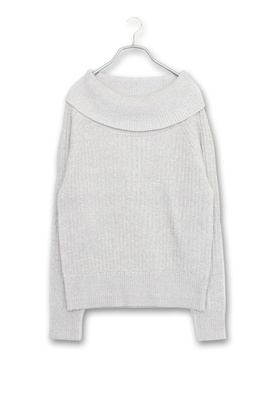 オフショルタートルニット