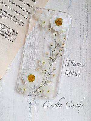 雪うさぎが見つけた押し花iPhoneケース