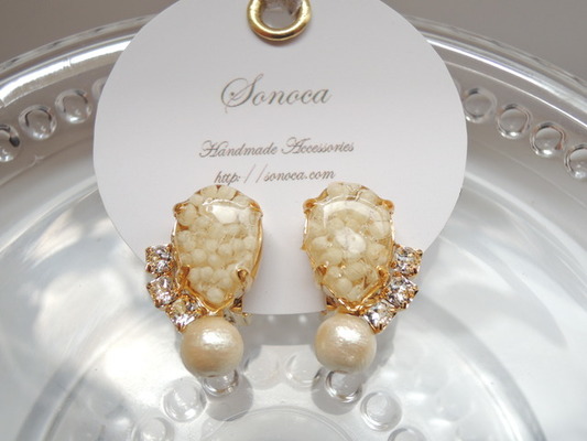 かすみ草のイヤリング、ピアス