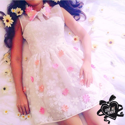 Love Me Tender フラワーネックドレス