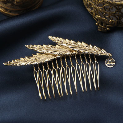 流れるメタルフェザーのコーム