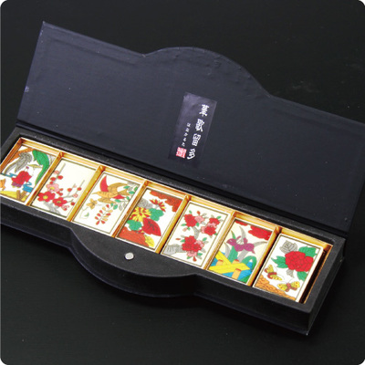 華歌留多（はなかるた）雨に咲く花