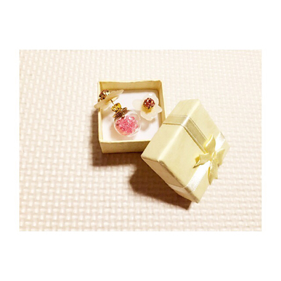 押し花白スワロガラスドームキャッチピアス ピンク