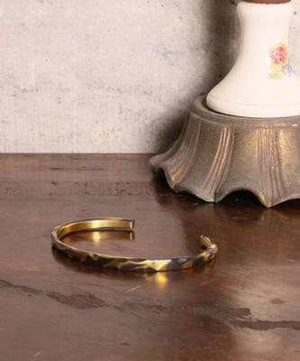 アンティークゴールドスタッズバングル