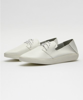 ポインテッドトゥレースアップスニーカー