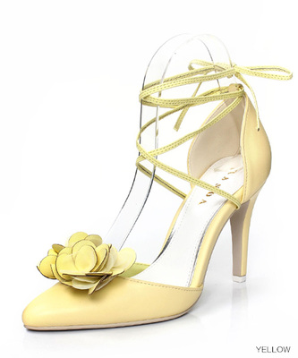 RANDA (ランダ)フラワークリップ付レースアップパンプ