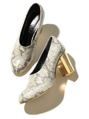 メタリックヒールパンプス