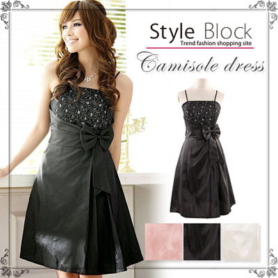 ウエストリボン胸元レース光沢ポリエステルパーティードレス