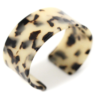 白べっ甲ワイドカフバングル