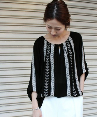 ジョーゼット刺繍ブラウス