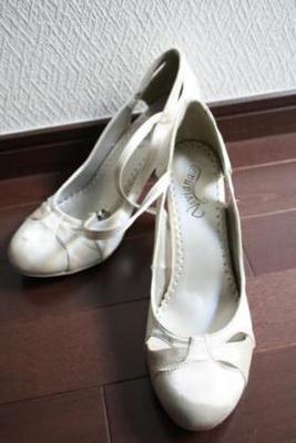 ゴールドサテンストラップパンプス 4Lサイズ