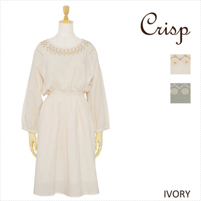 Crisp（クリスプ）ロングスリーブ花刺繍コットンワンピース