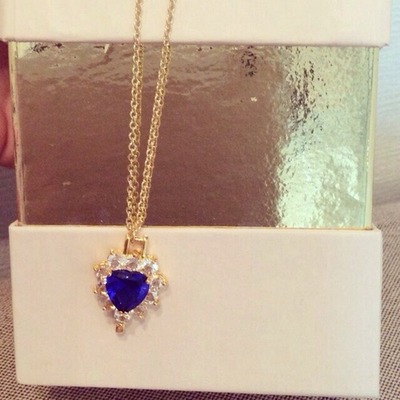 ブルービジューネックレス