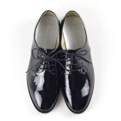 レースアップシューズ