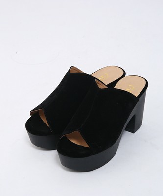 スエードサボサンダル