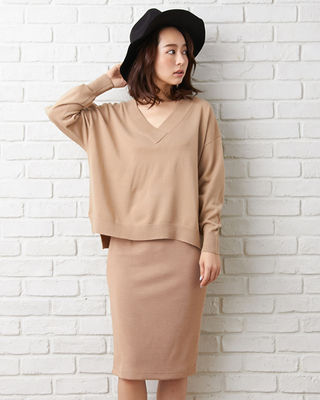 重ねネックイレヘムニット